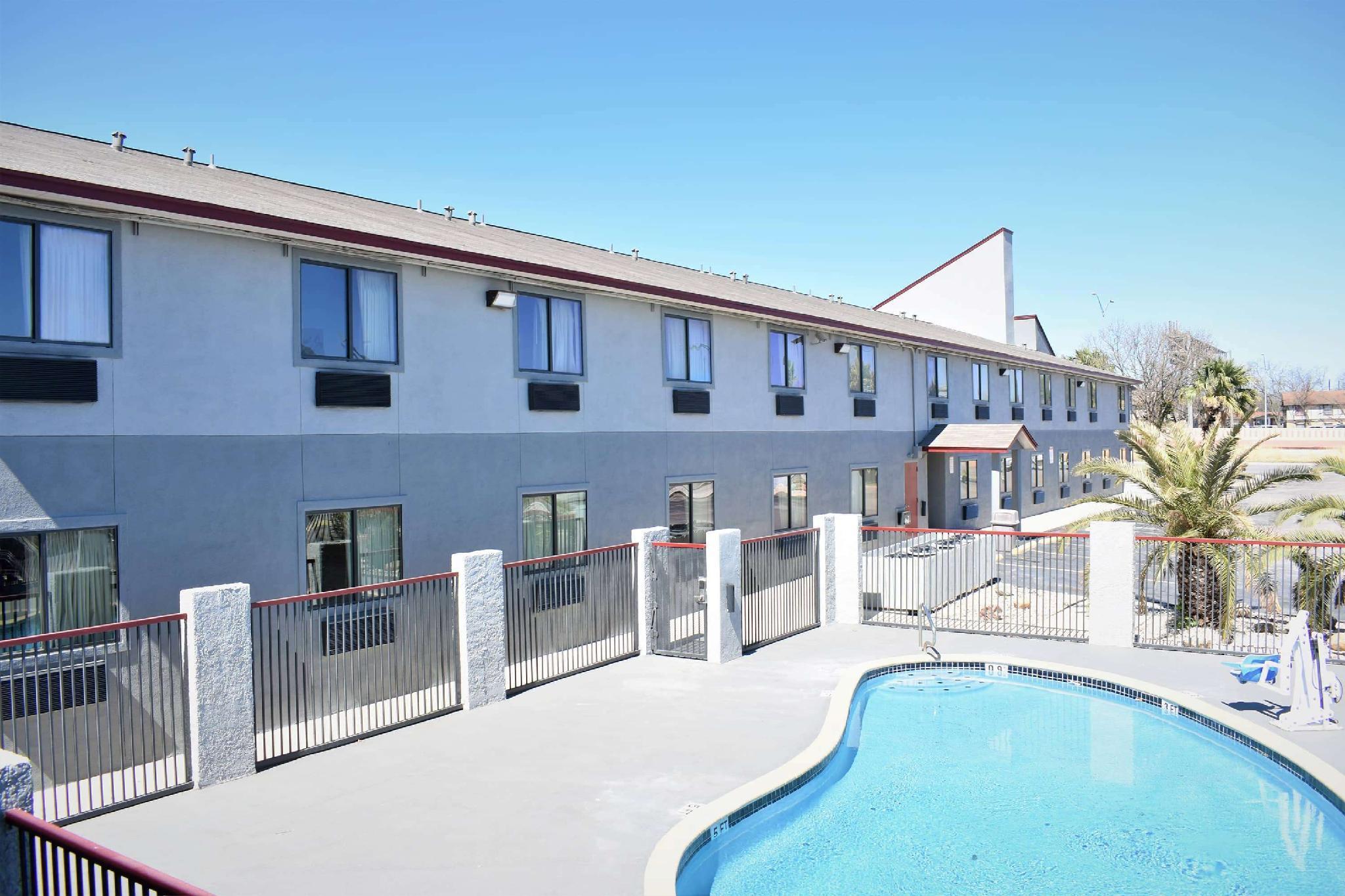 Super 8 By Wyndham New Braunfels I-35 Hotel Eksteriør billede