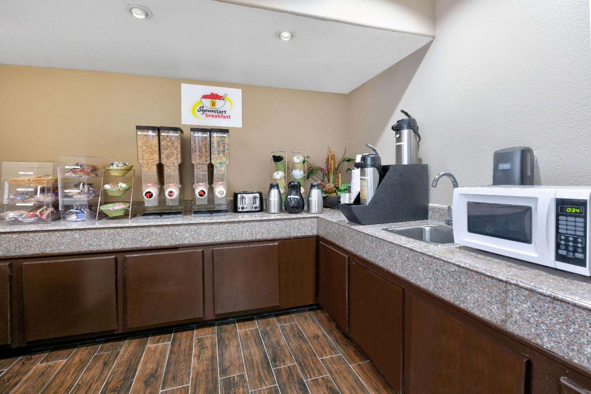 Super 8 By Wyndham New Braunfels I-35 Hotel Eksteriør billede
