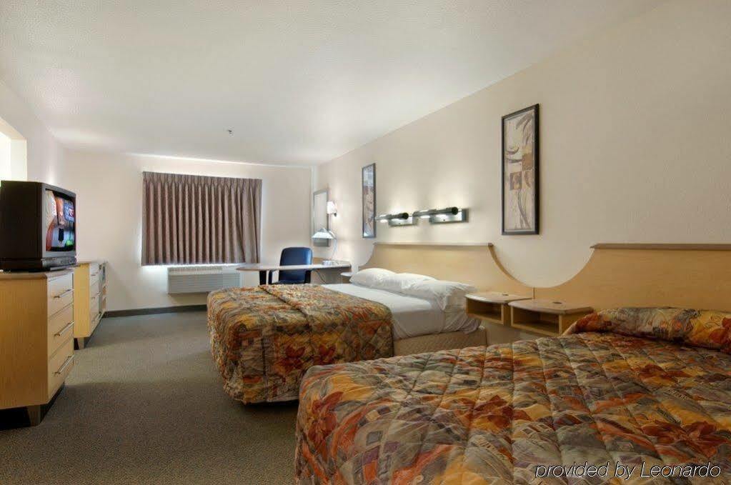Super 8 By Wyndham New Braunfels I-35 Hotel Eksteriør billede